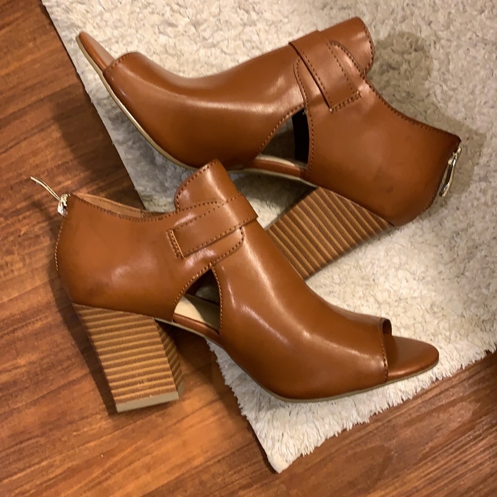 NWOT Stacked Heel Peep Toe Booties